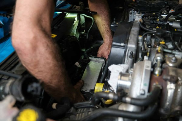 Can Installing a Larger Intercooler on a VW Golf R Improve Horsepower Consistency?