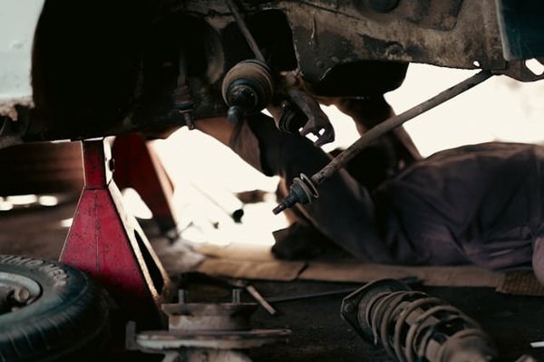 How to Properly Balance the Driveshaft on a Ford Transit for Smooth Operation?