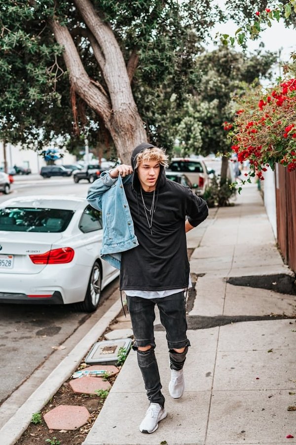 What is the Most Effective Way to Wear a Faux Fur Vest in a Corporate Setting?